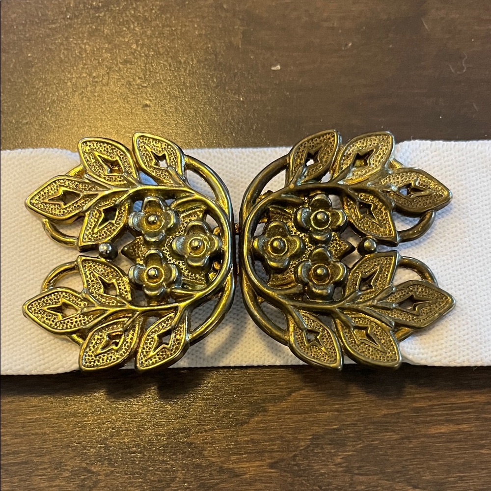 Elegant Gold Floral Buckle Belt Vintage